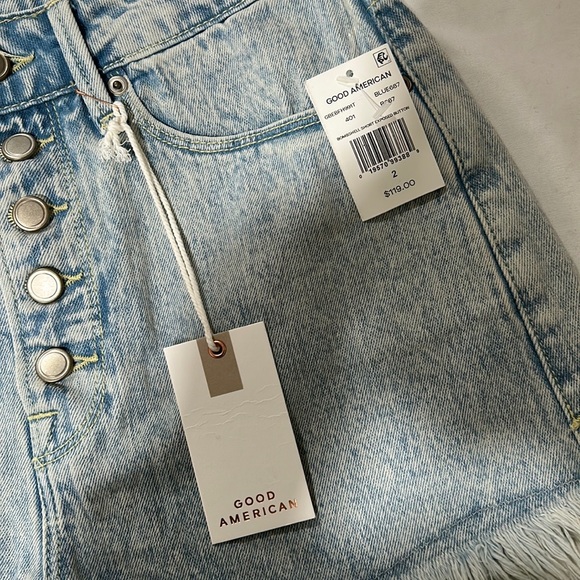 NWT Good American Bombshell Shorts - Picture 6 of 6